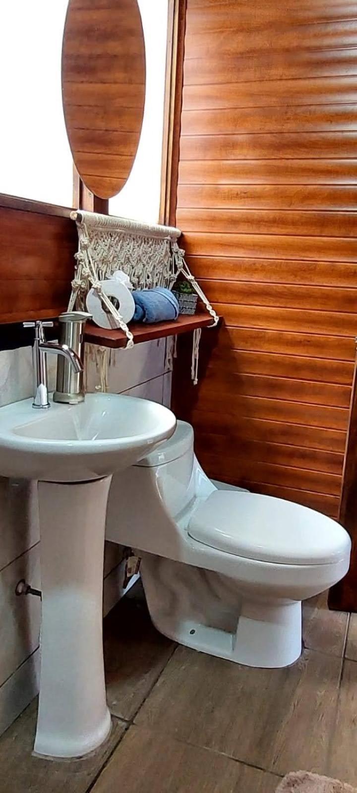 Casita Happy Feet And Tours Corcovado Hotell Drakes Bay Eksteriør bilde
